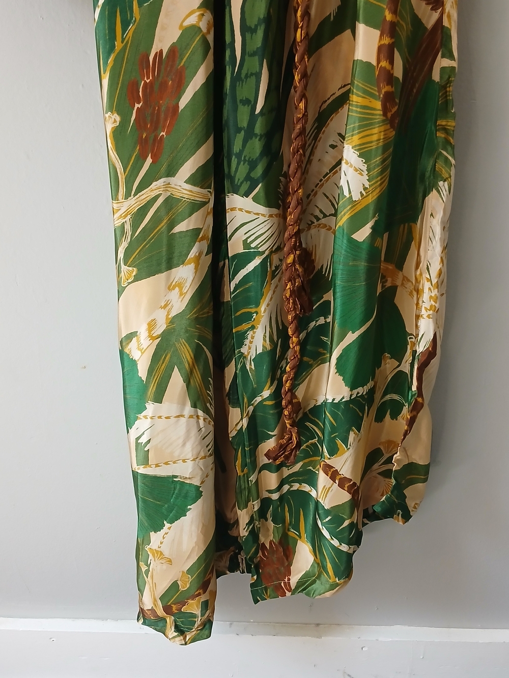 Farm Rio Women's Size Large One-Sleeve Printed Satin Crepe Jumpsuit Wide Leg - Picture 5 of 16